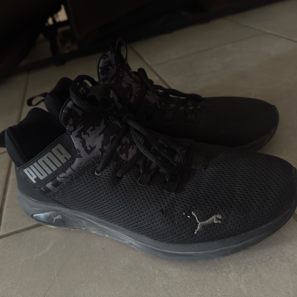 Puma Men's Black and Gray Sneakers